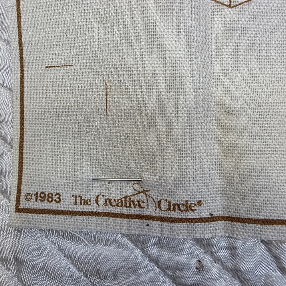 Vintage Christmas Cozy Hearth Embroidery Kit Wool Yarn Creative Circle #2300
